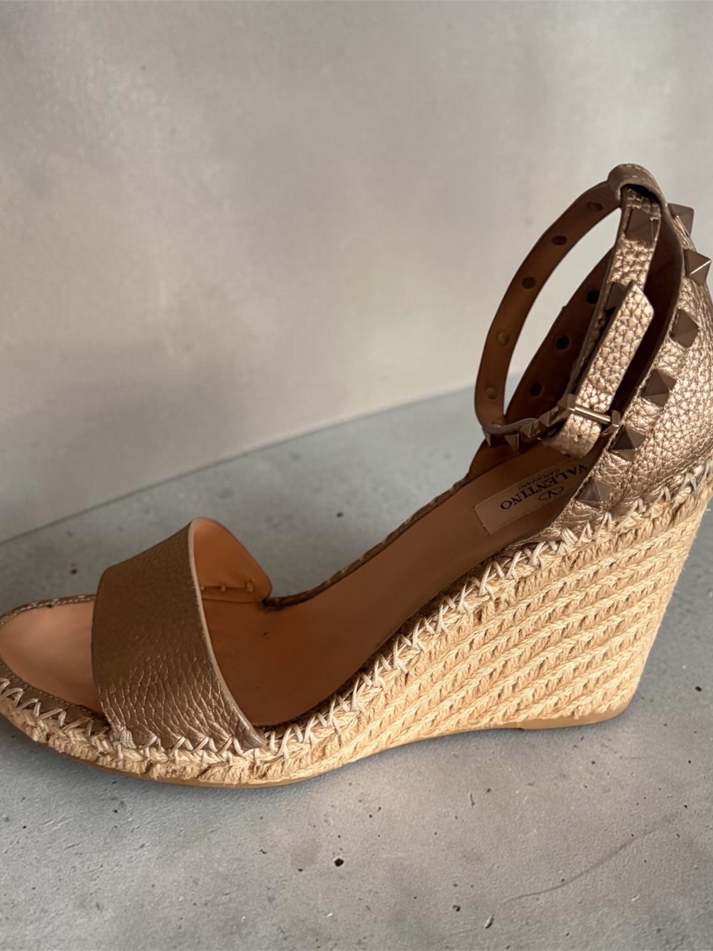 Valentino Garavani Rockstud Gold Espadrille Ankle-Strap Sandals - Picture 4 of 11